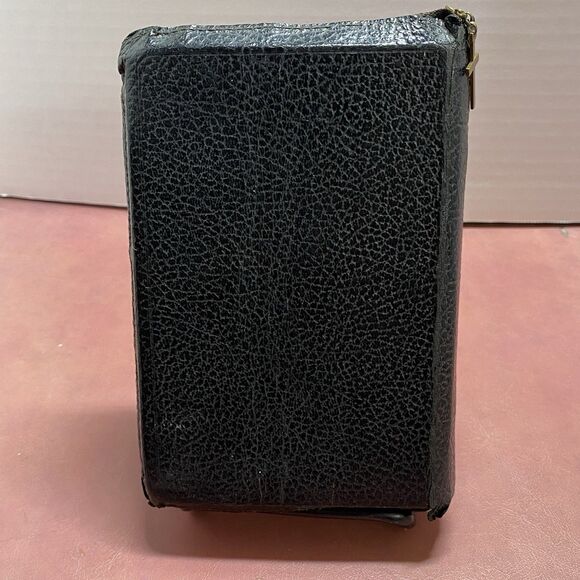 Holy Bible Illustrated King James Version World Publishing w/ Zipper Cross READ - Picture 3 of 16